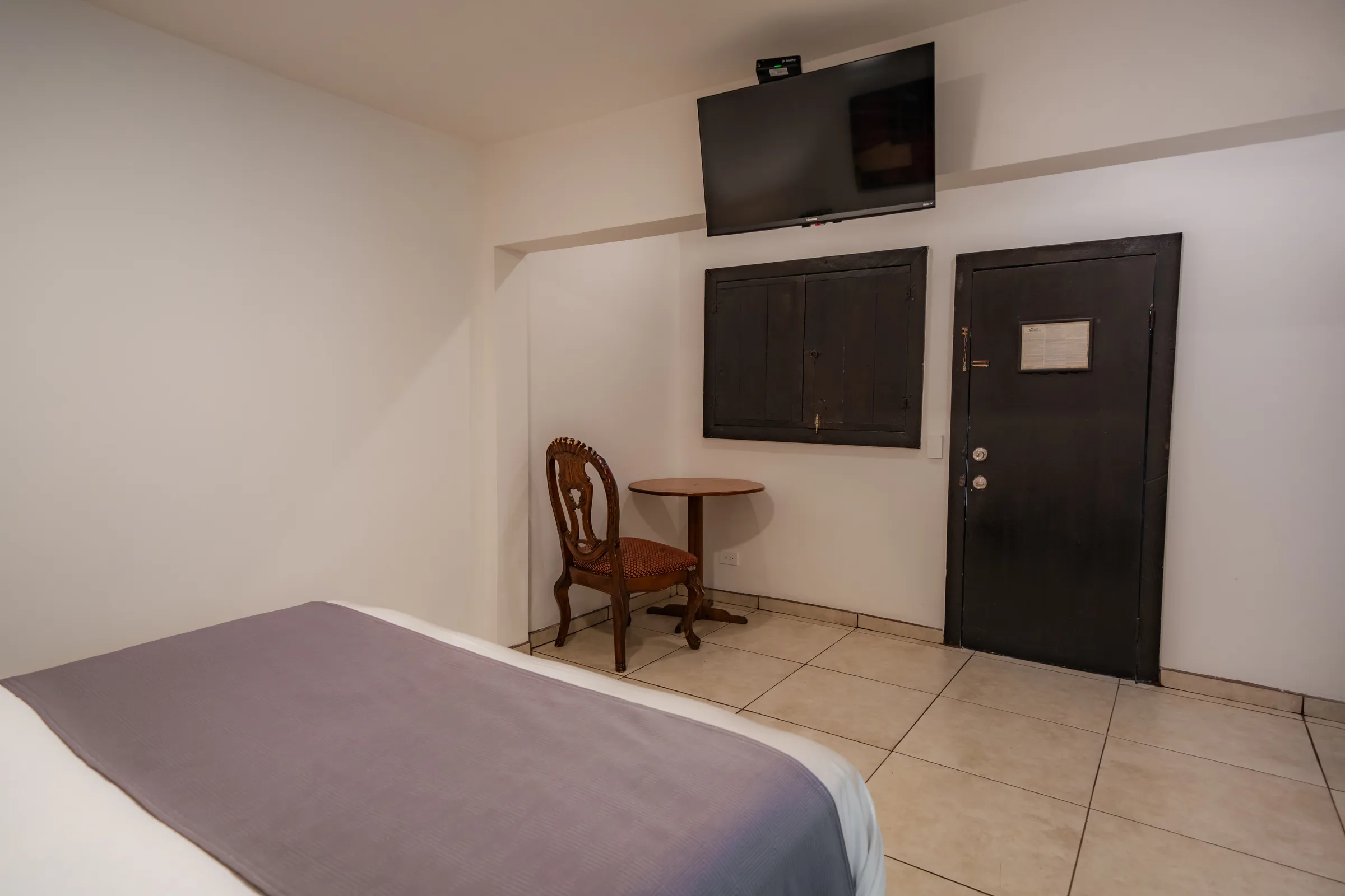 Vista de la habitación hacia la entrada