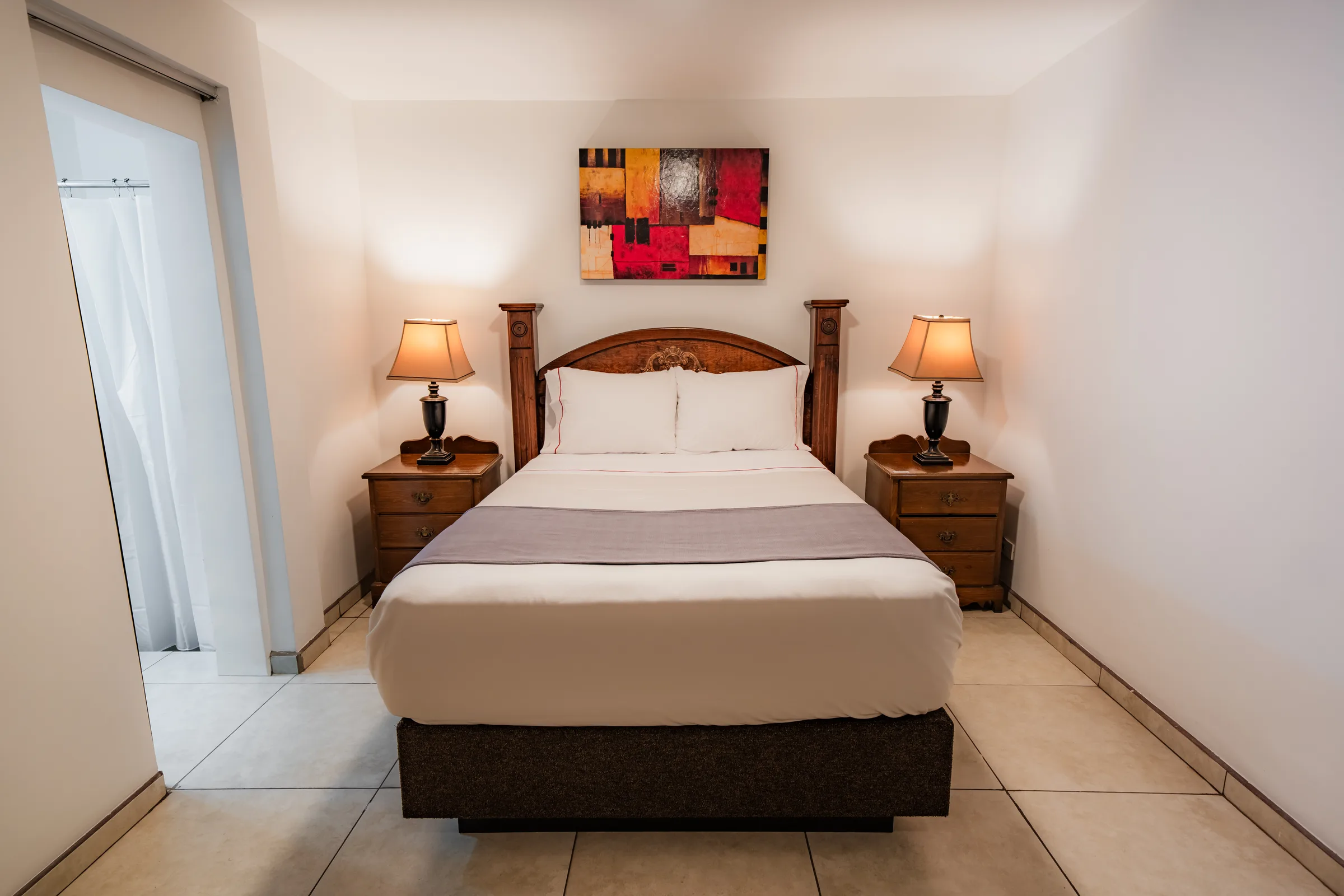Habitación Estándar con cama matrimonial y cabecera