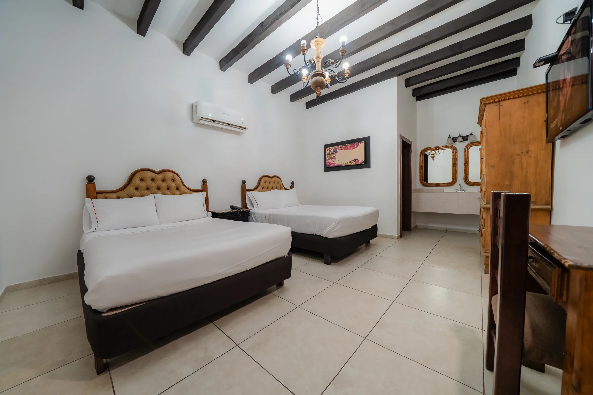 Zona de escritorio y descanso
